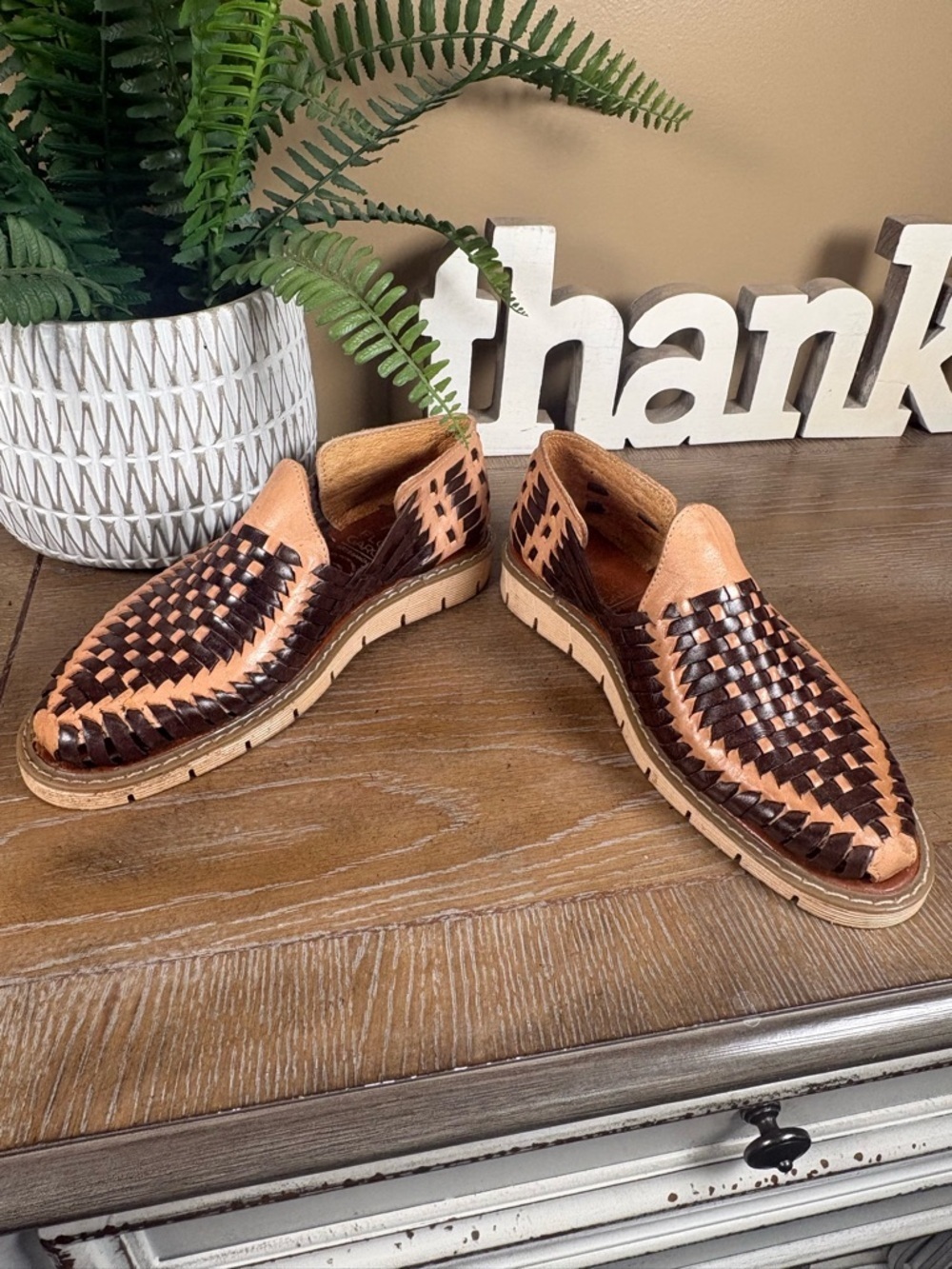 Flo Garo Two-Tone Brown Woven Leather Women’s Moccasins size
7.5 - Picture 6 of 12